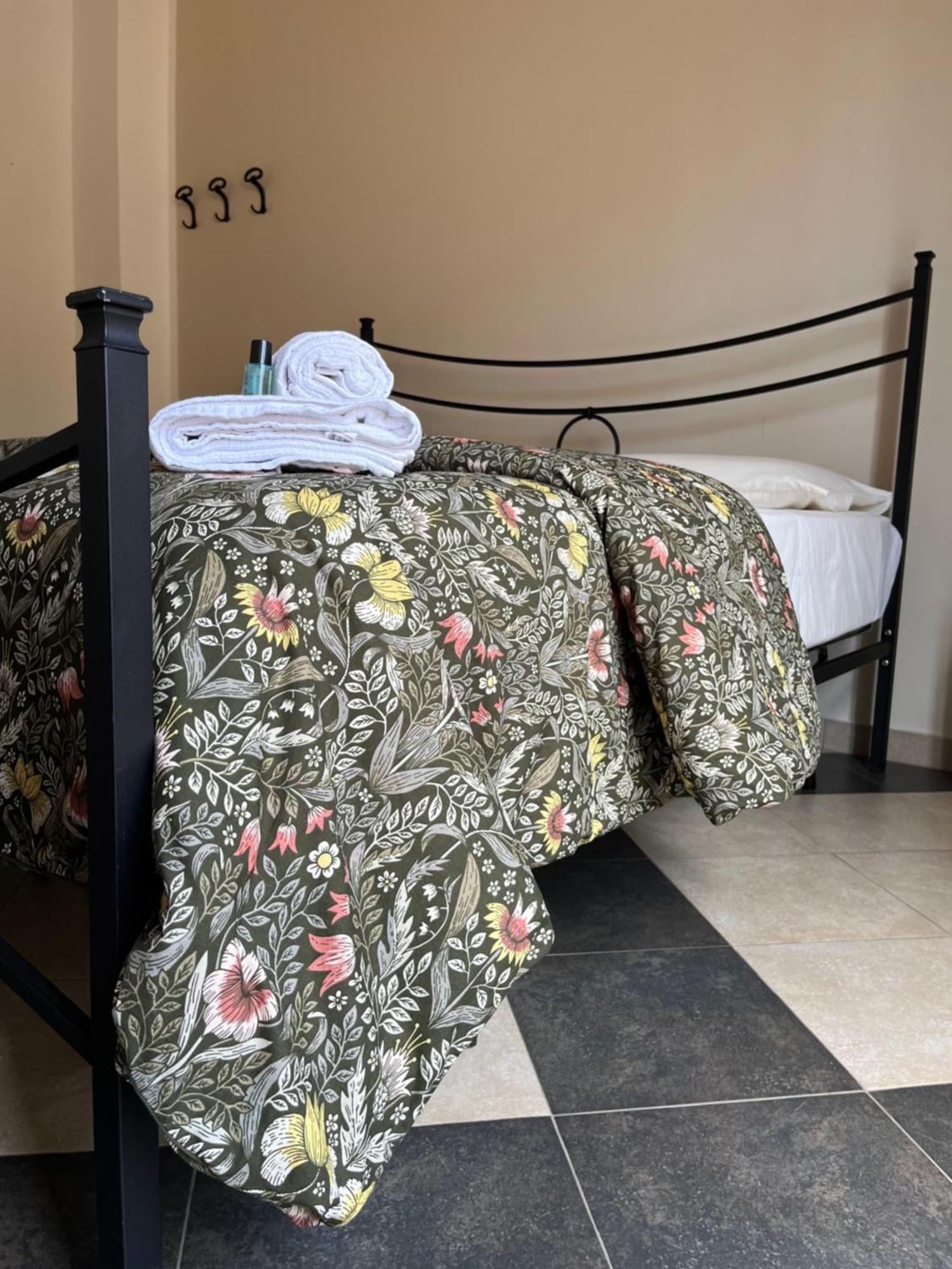B & B Jasmine Санта-Тереза-ди-Рива Экстерьер фото